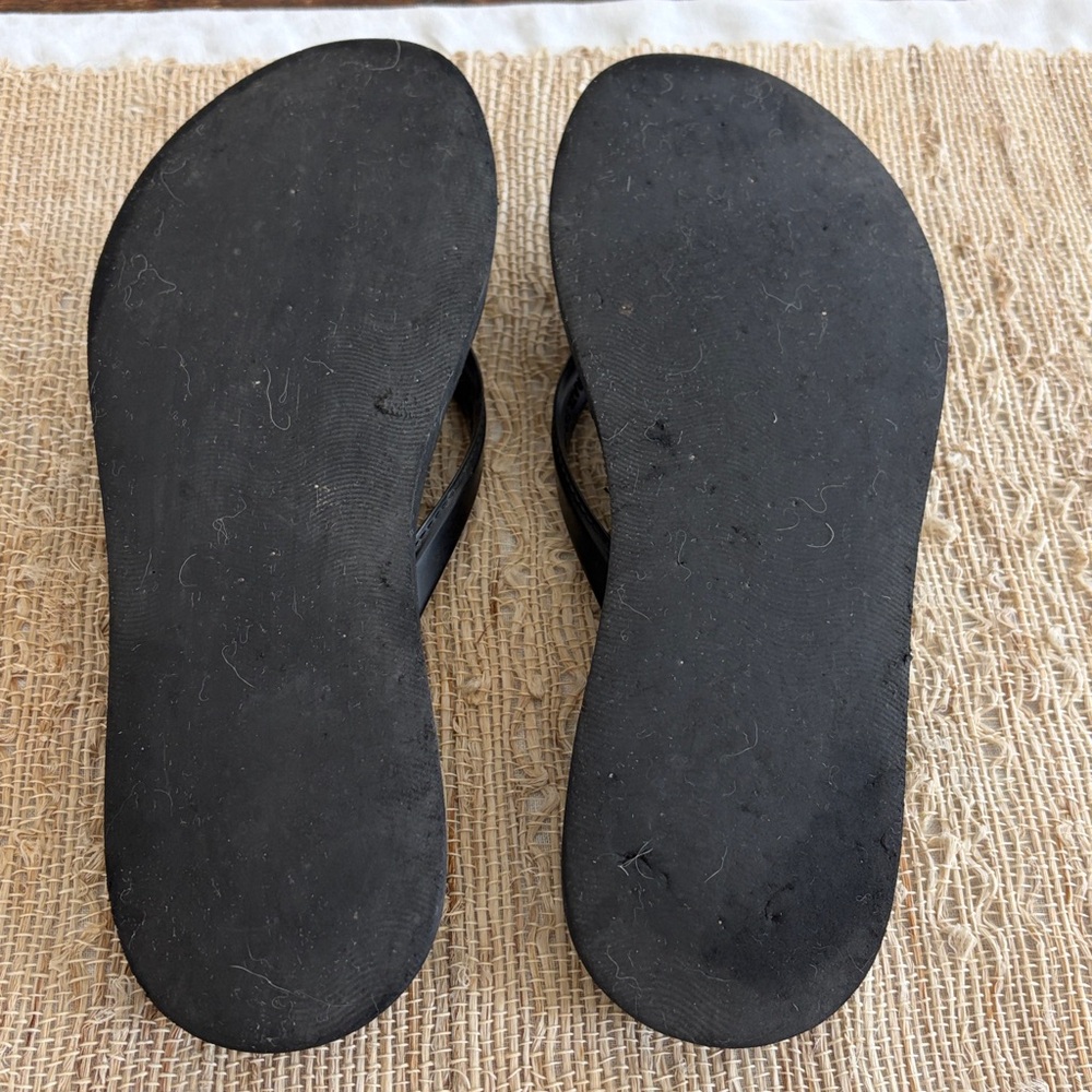 Tory Burch Black Kira Quilted Flip Flops with Gold Logo Medallion - Picture 3 of 3
